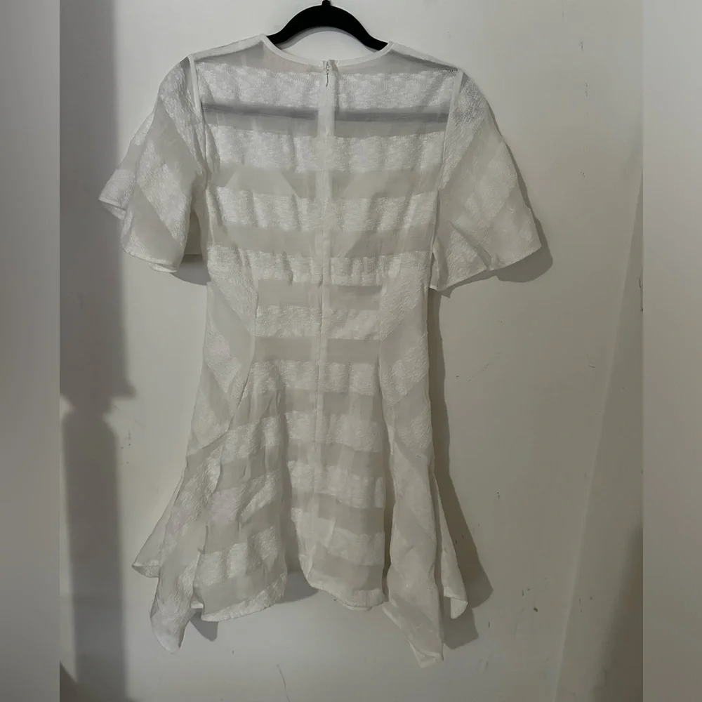 Keepsake White Striped Dress Flutter Sleeves and Hem Women’s Size 6 - Picture 5 of 5